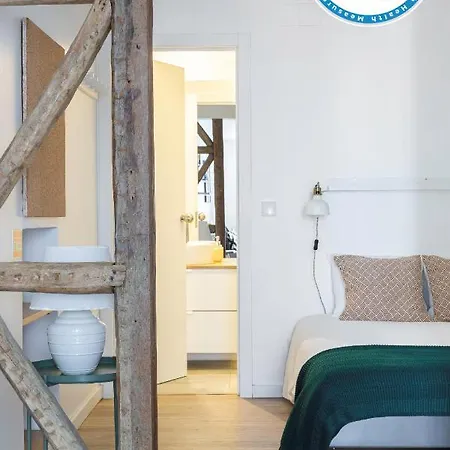 Apartamento Bairro Alto Bronze Of Art *