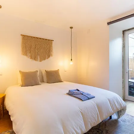 Apartamento Bairro Alto Bronze Of Art