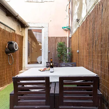 Apartamento Bairro Alto Bronze Of Art