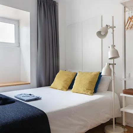 Apartamento Bairro Alto Bronze Of Art *