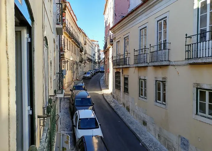 Apartamento Bairro Alto Bronze Of Art *