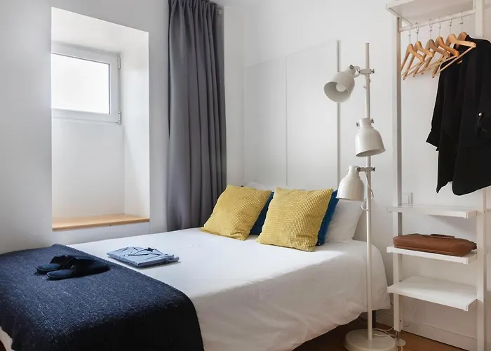 Apartamento Bairro Alto Bronze Of Art *