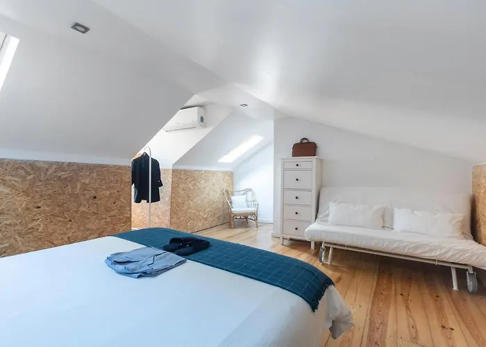 Apartamento Bairro Alto Bronze Of Art *