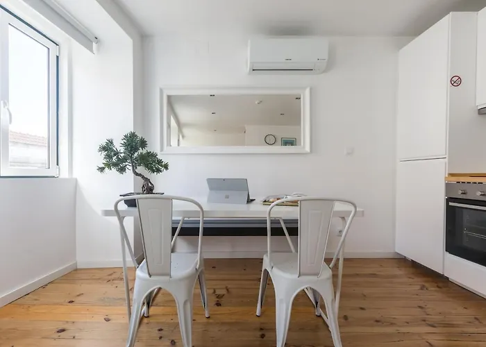 Apartamento Bairro Alto Bronze Of Art *