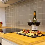 Apartment Bairro Alto Bronze Of Art Lissabon