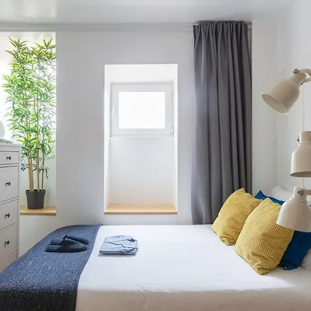 Bairro Alto Bronze Of Art Lisbona